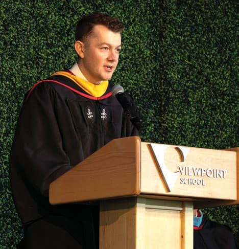 U.S. Navy officer, Viewpoint grad returns, inspires